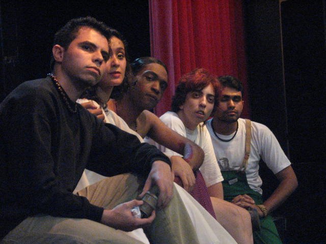 Equipe "Sem Direção" reunida para debate